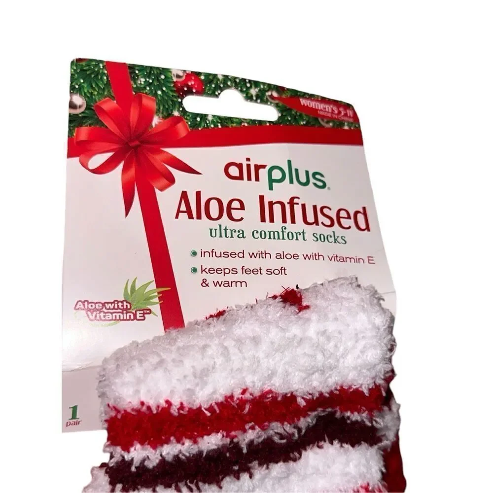 NEW ON WITH TAGS Airplus Holiday‎ Aloe Infused Spa Crew Socks, White/Ribbon Red,